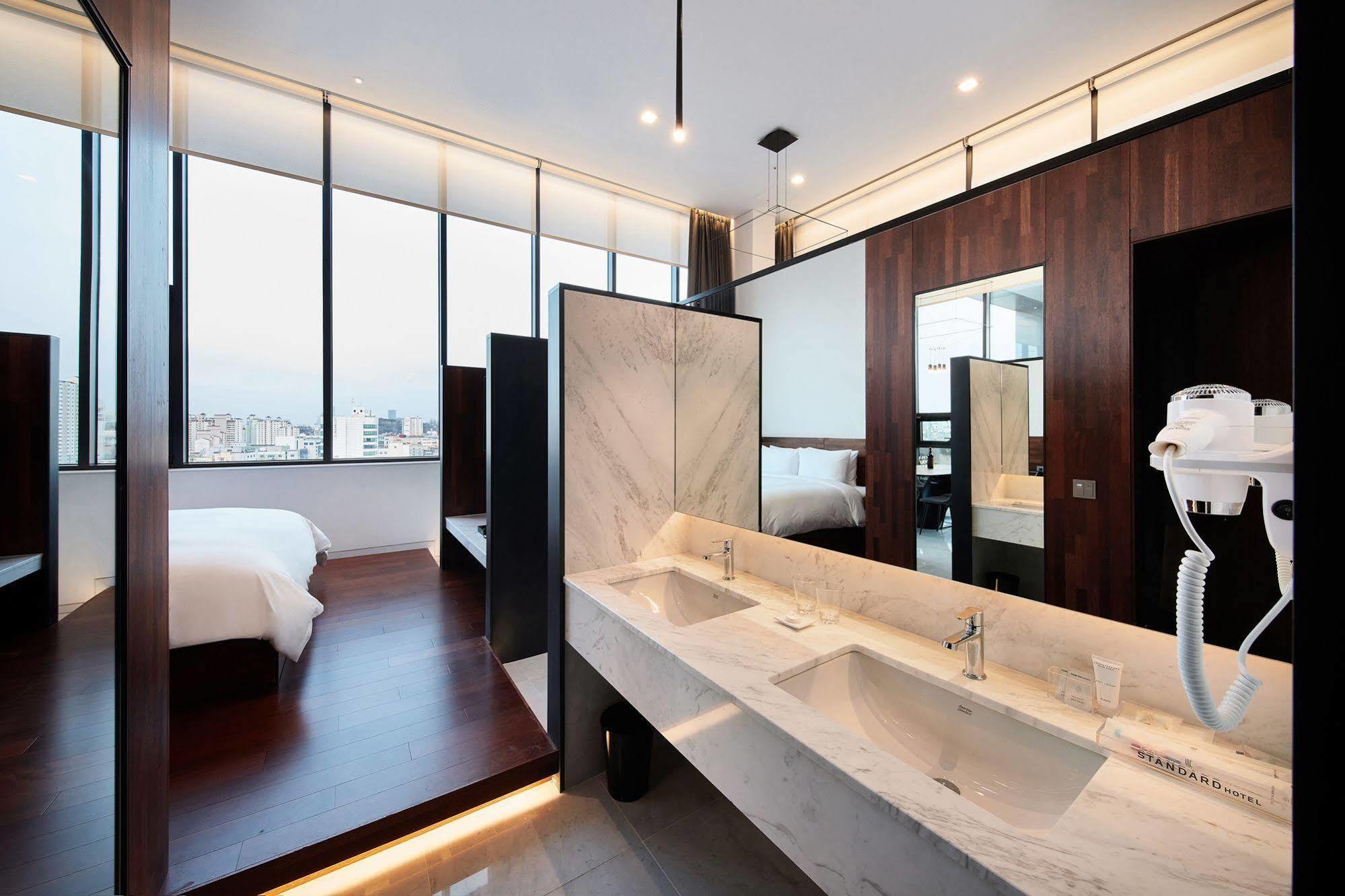 Standard Hotel Сеул Экстерьер фото