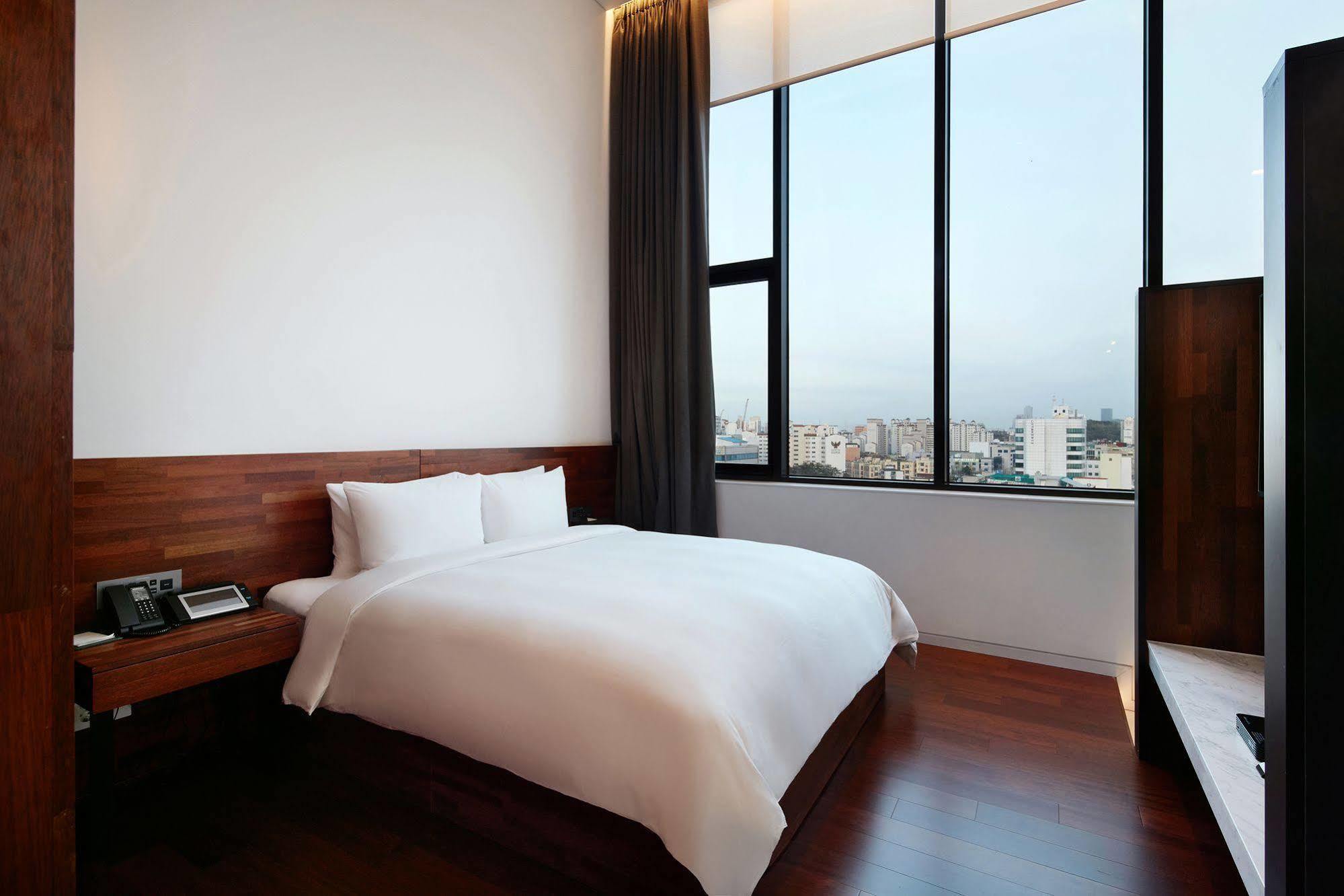 Standard Hotel Сеул Экстерьер фото